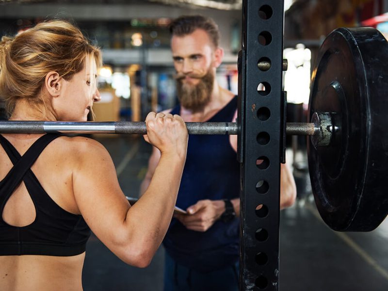 personal-trainer-at-the-gym-3XPGKW3-rb3trsi0qra4bl545zw3uanay28hfglk5mhgoqxx0w